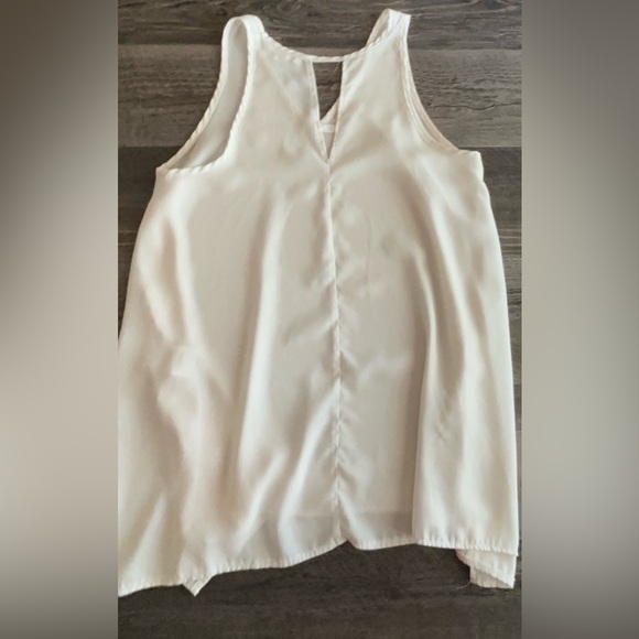 5/$10 Warehouse one polyester tank - Picture 3 of 5